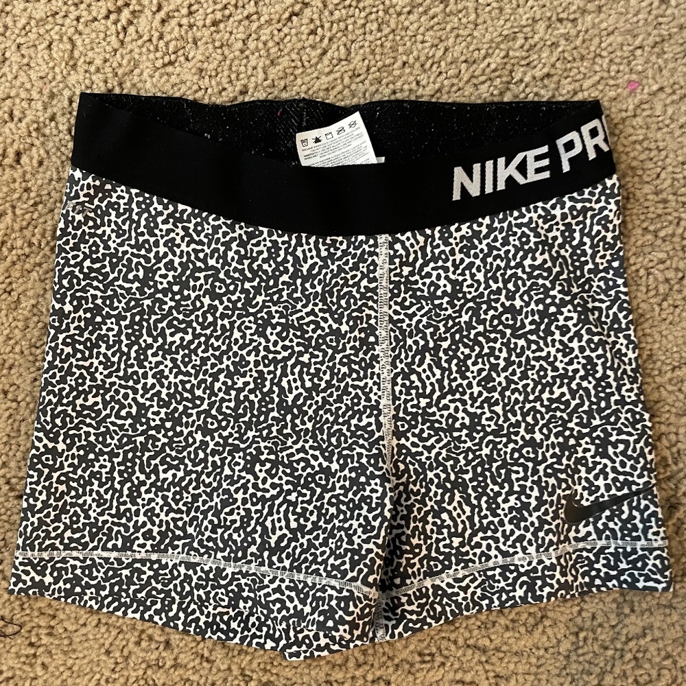 Nike Pros Small